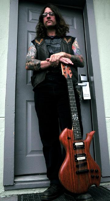 Monson Guitars YOB Nomad 